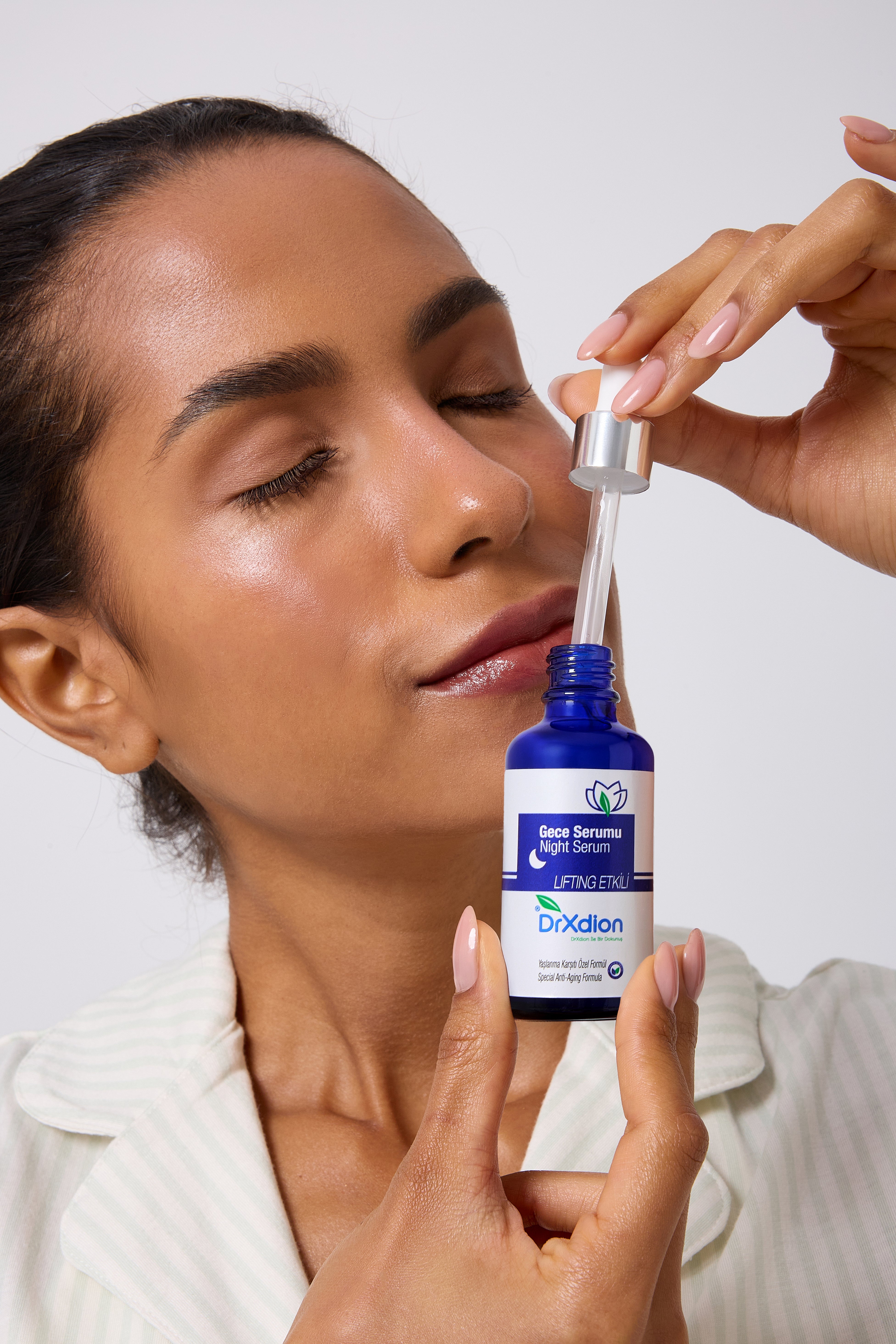 DrXdion Gece Cilt Bakım Serumu Centella Asiatica, Panthenol (B5), Hyaluronik Asit, Lifting Etkili Yoğun Nemlendirici Gece Formülü (50 ml)
