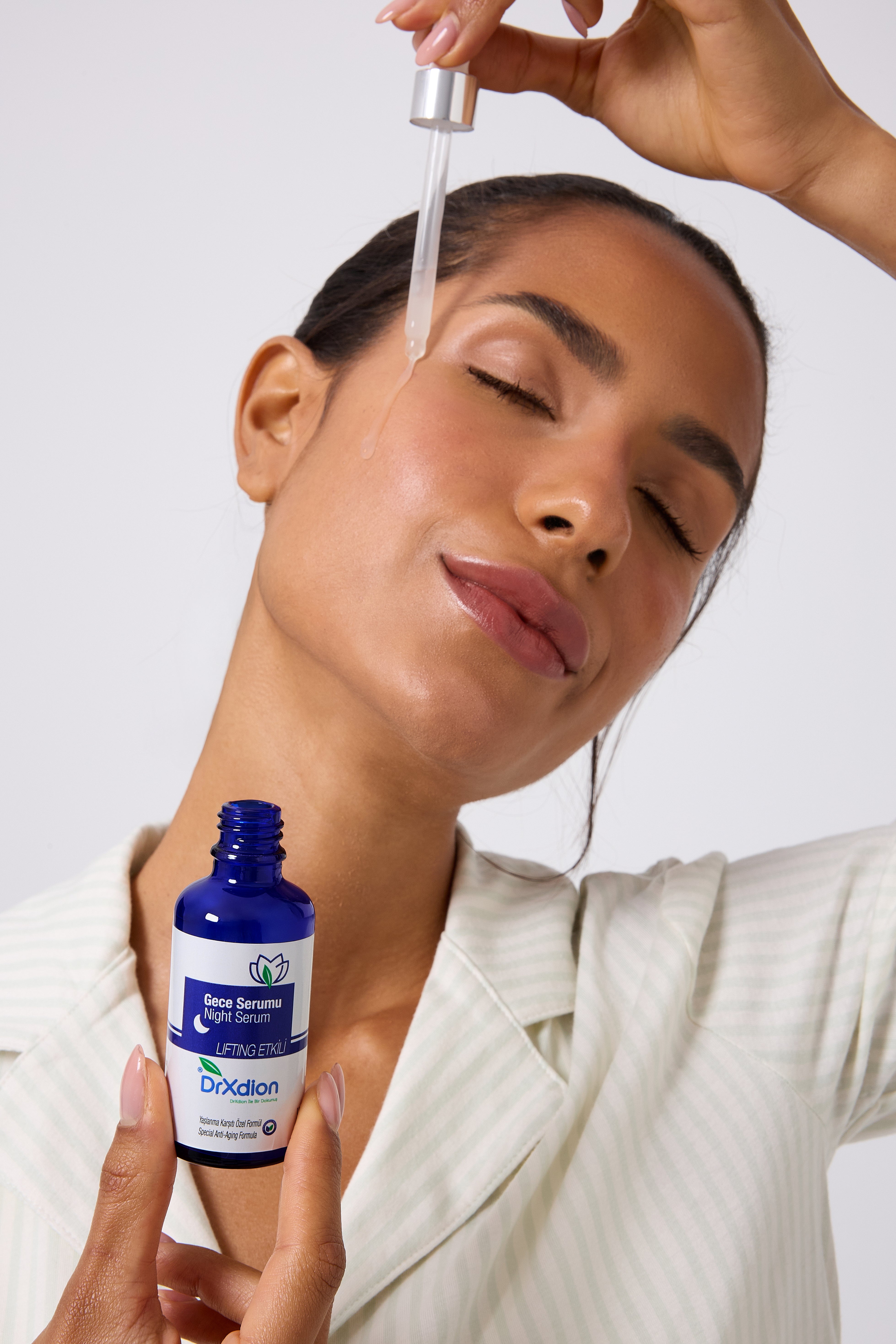 DrXdion Gece Cilt Bakım Serumu Centella Asiatica, Panthenol (B5), Hyaluronik Asit, Lifting Etkili Yoğun Nemlendirici Gece Formülü (50 ml)